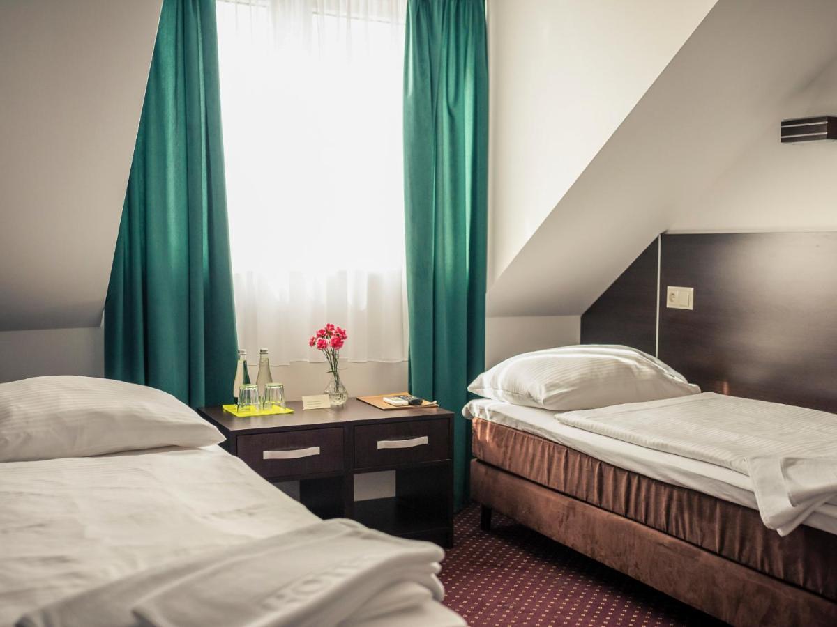 Hotel Muzakowski Łęknica Exteriör bild