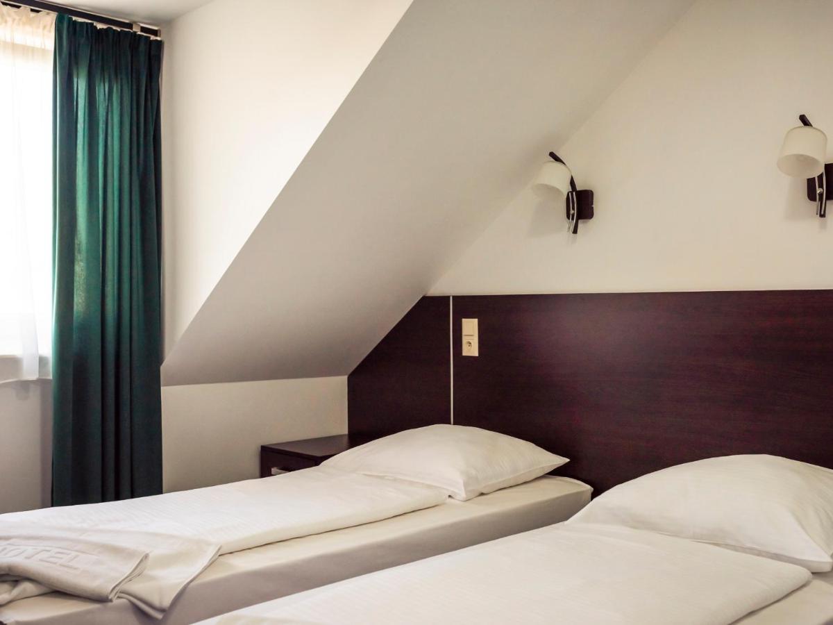 Hotel Muzakowski Łęknica Exteriör bild